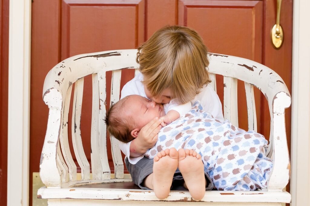 deux enfants affectifs